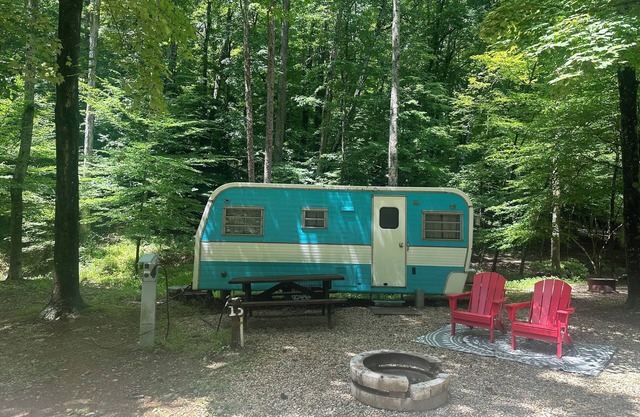 Homey Vintage Glamper "Betty" in Nashville, Indiana