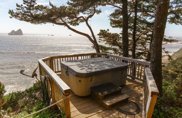 Honeymoon Cove- Exclusive Beach, Ocean View & Spa