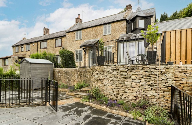 HOOPERS LODGE, family friendly, luxury holiday cottage in Frome