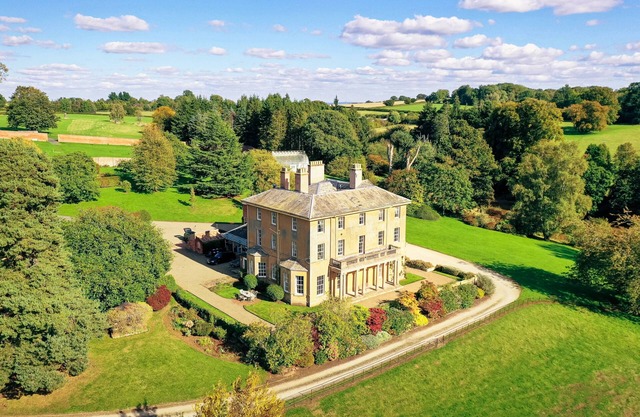 Hopton Court Apartment - sleeps 6 guests in 3 bedrooms