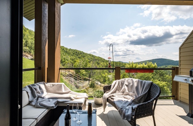 Horizon 305 | Luxurious & Modern | Ski-in Ski-out | Village View/Tremblant Living