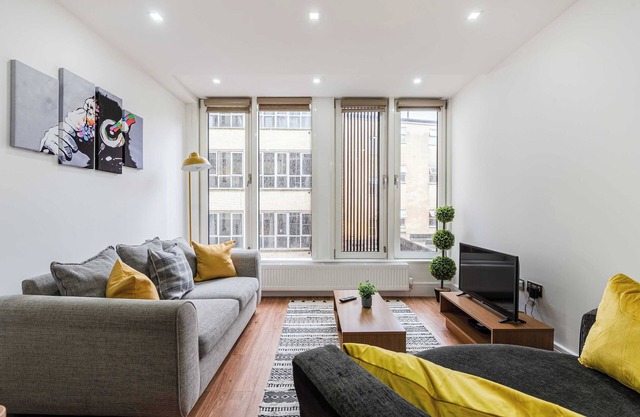 Host & Stay | Maple Court