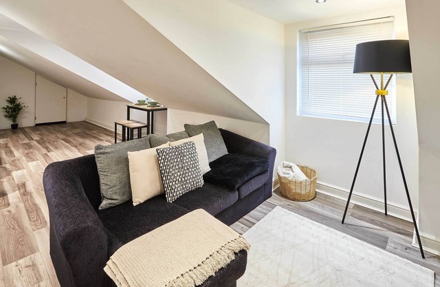 Host & Stay | Trafalgar Road