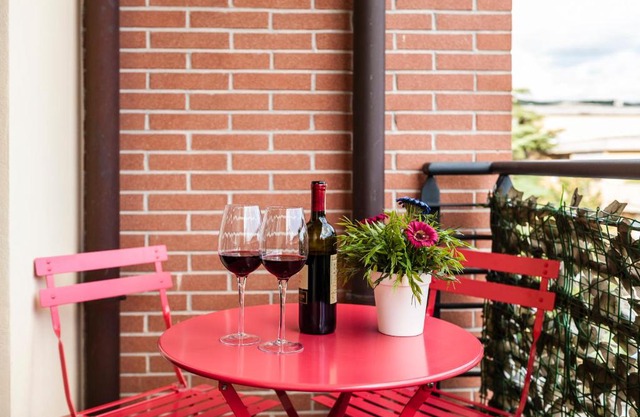 Hostly - Family Home Strada dell'Olio - Brand new 2BR, 2 Bathrooms with AC