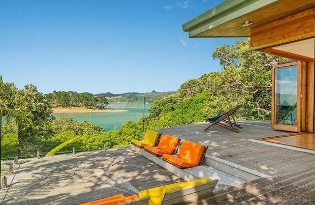 Hosts on the Coast Te Whare Rakau