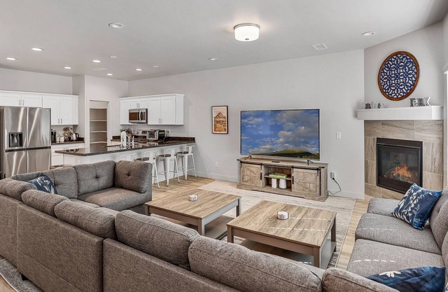 Hosts up to 8! Family and Pet Friendly! Close to Grand Canyon, Bearizona, Flagstaff, Williams