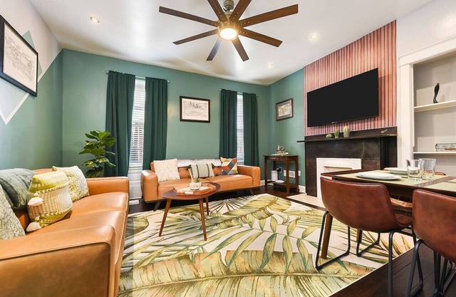 ★HostWise Stays★ Off Street Parking, Walk to Hospitals + Great Food