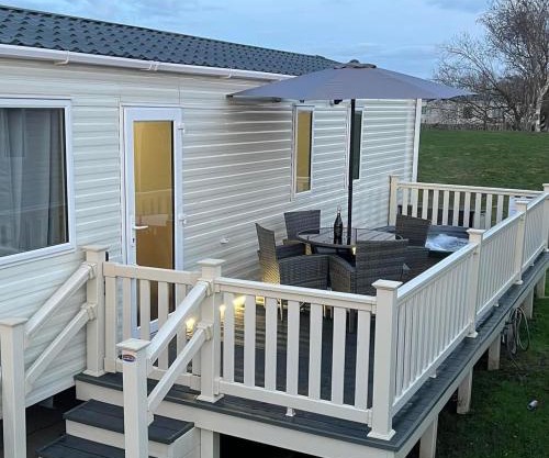 Hot Tub Breaks at 35 Merlin Point Tattershall