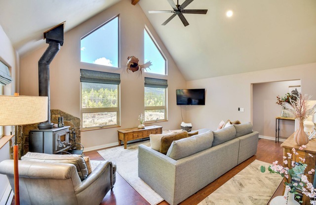 Hot Tub & Deck: Cabin Near Dtwn Alma & Breck