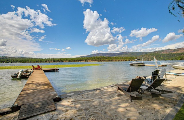 Hot Tub, Deck & Mtn Views: Nine Mile Falls Duplex