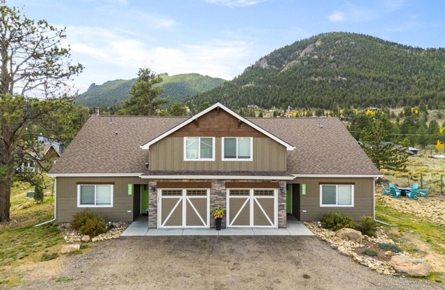 Hot tub! Dogs OK! Views, near park!