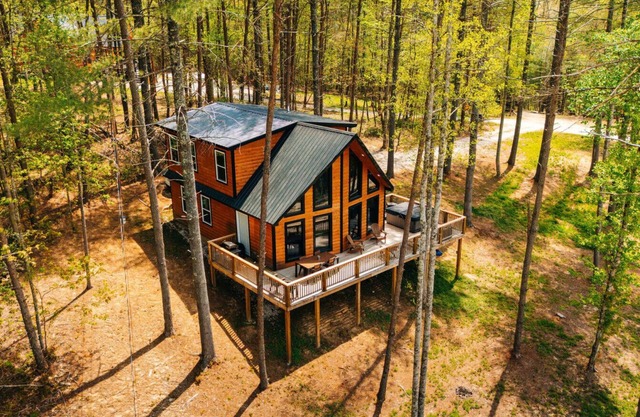 Hot Tub | Family Cabin | Autumn Colors | Kid Games