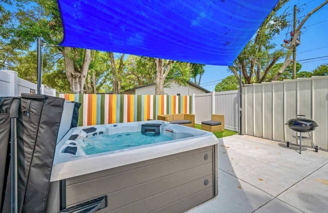 Hot Tub, Game Lounge + Mins to Gulf Beachs