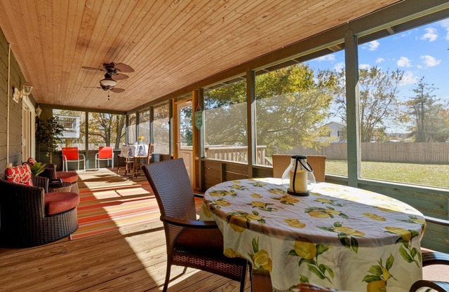 Hot Tub- Game Room- Firepit! 5mi to downtown