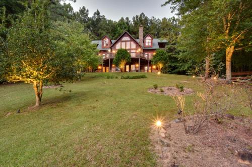 Hot Tub, Game Tables and Mtn Views Ellijay Cabin