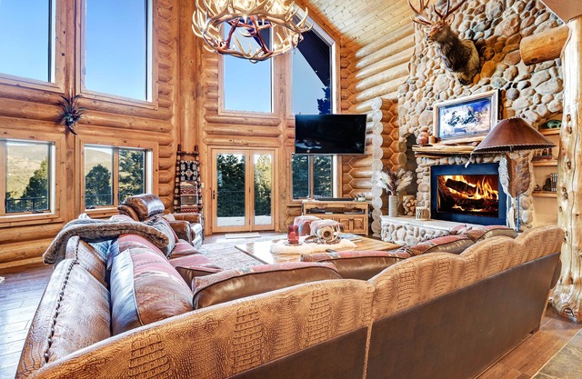 Hot Tub | Log-cabin | Game Room | Sundance