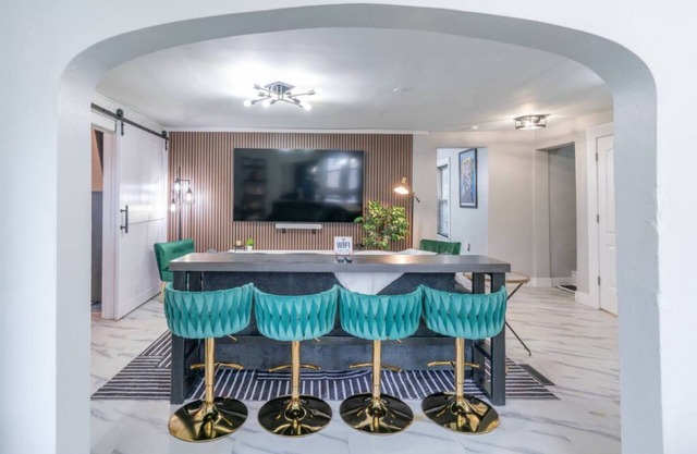 Hot Tub, Pool Table, Arcade, Garage, Sleeps 20