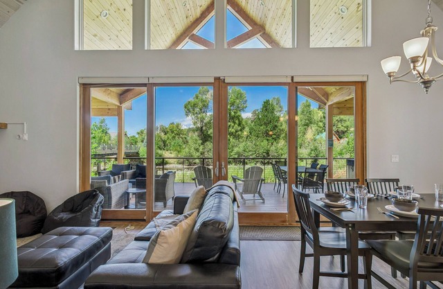 Hot Tub River Front Cabin