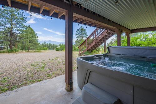 Hot Tub + Views | Cozy Retreat