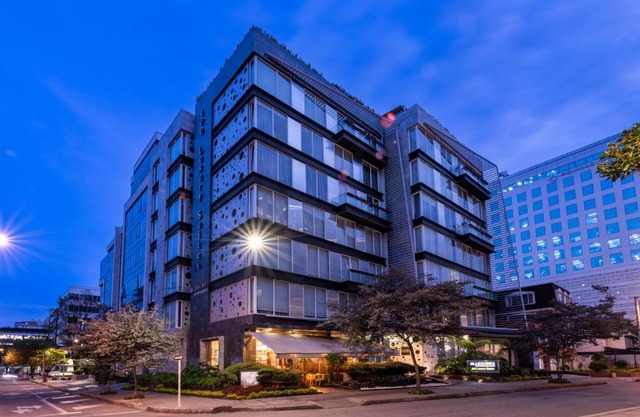 Hotel 100 Luxury Suites by Preferred