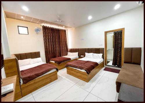 HOTEL G- RESIDENCY Near Shri Mahakaleshwar Jyotirlinga Temple - Railway Station Ujjian - Fully Air Conditioned And Spacious Room - Excellent Service Recommended