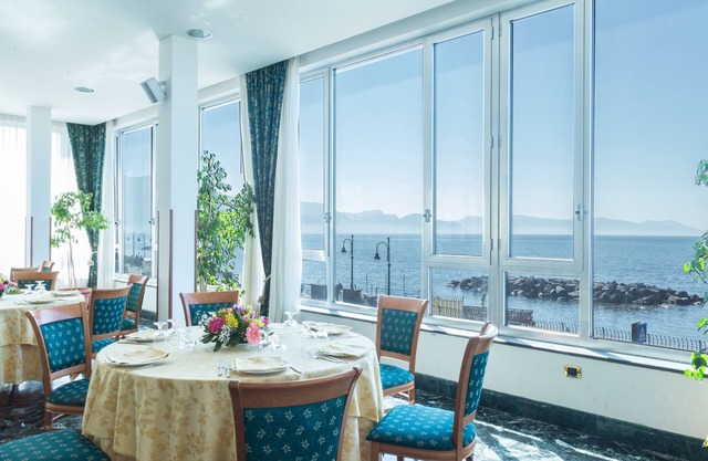 Hotel Holidays