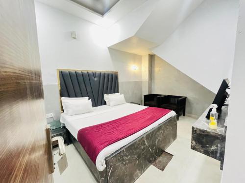 Hotel imperial In- Karol bagh