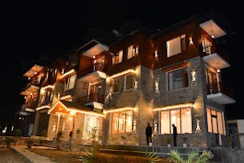Hotel Mountain Majesty's Inn, Manāli