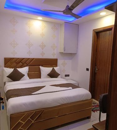 Hotel NP International - Couple Friendly Stay In Govindpuri Metro