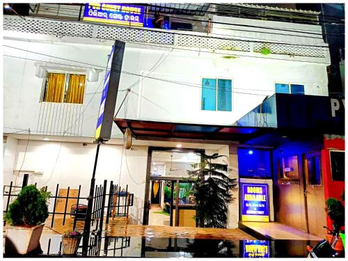 Hotel P-V-R 50 Meters Only From Railway Station With Free Internet Services