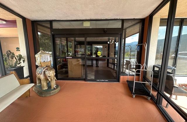 Hotel Red Rose by Townhouse Covington I-64