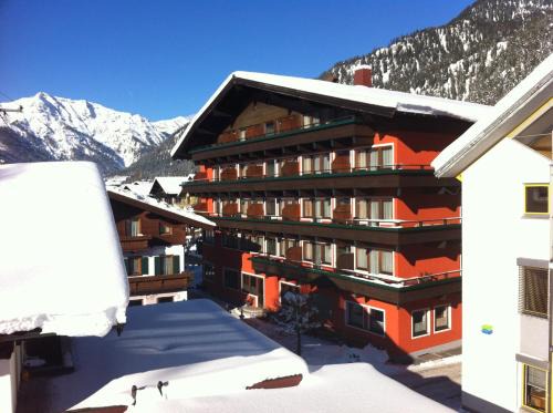 Hotel Tiroler Adler - bed and breakfast