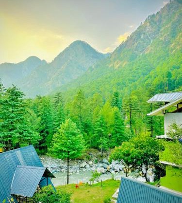 Hotel Vansh-A hotel with private Lawn and Parking
