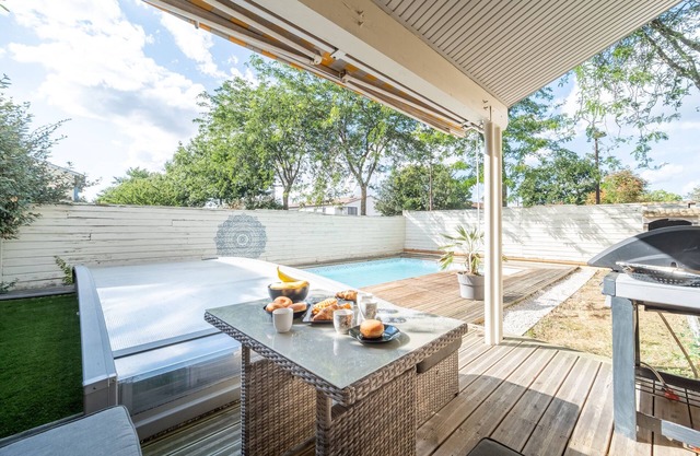 House 11 adults & metro access in Toulouse. Perfect for family & colleagues