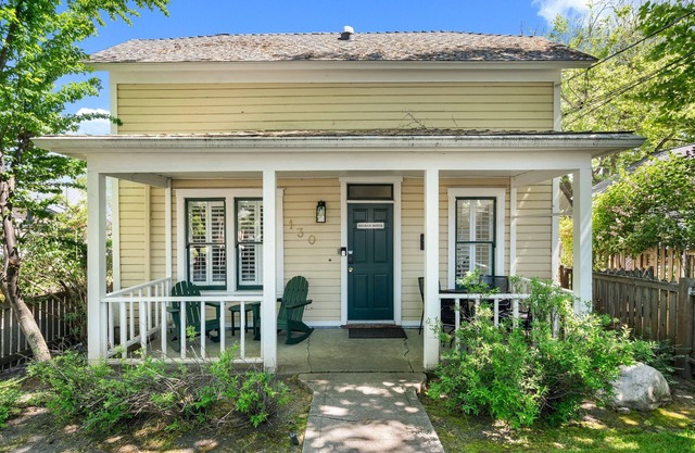 House + 2 Studios- 3 blocks from the Plaza!