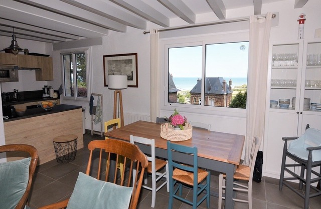 HOUSE 6 PEOPLE - LES PINS SEA VIEW