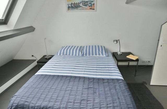 HOUSE 7 PEOPLE - ANCHOR DOWNTOWN