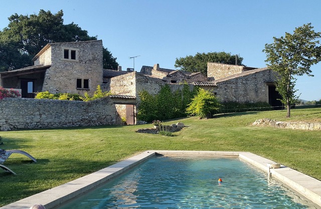 House adjoining a magnificent Provence farmhouse in the Luberon