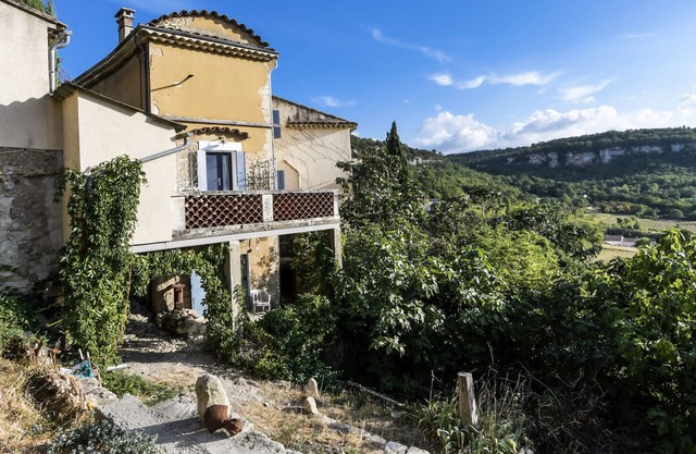HOUSE and its independent bedroom, beautiful terrace and breathtaking view.