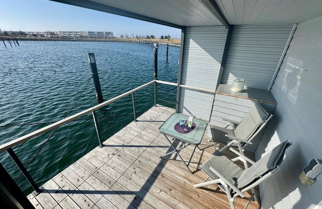 House Boat 'Lilla Lina' with Sea View, Private Terrace and Wi-Fi