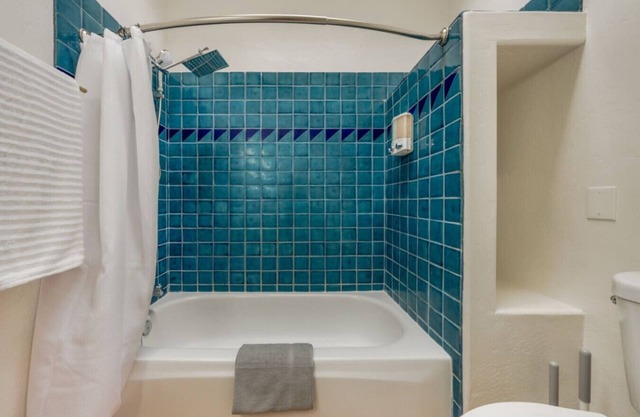 House & Casita/Sleeps 6+/Large Group or Family