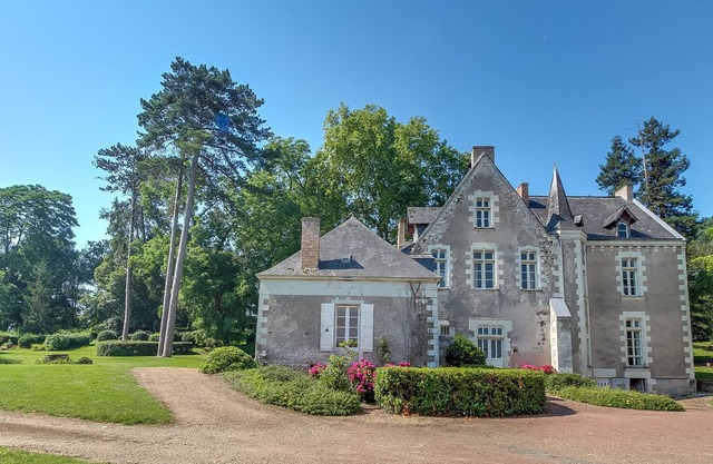 House "Château de La Déablère" with private swimming pool and Wi-Fi