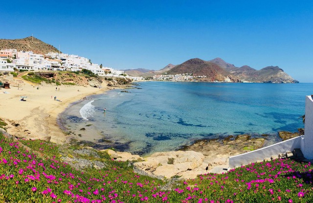 HOUSE-CHALET WITH CHARM NEXT TO THE BEACH AND SOLARIUM WITH INCREDIBLE VIEWS