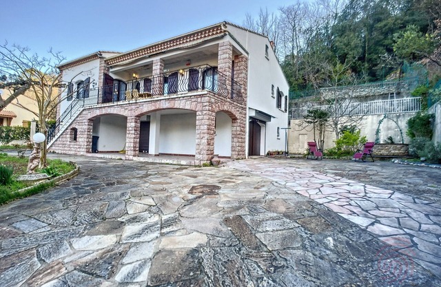 House F4 with terrace, parking and pets allowed