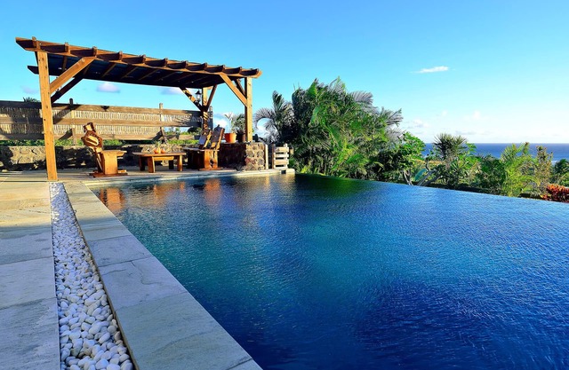 House facing the ocean, idyllic setting.