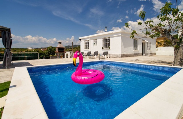House for 14 people with pool, ping pong and petanque, 10 minutes from the beach