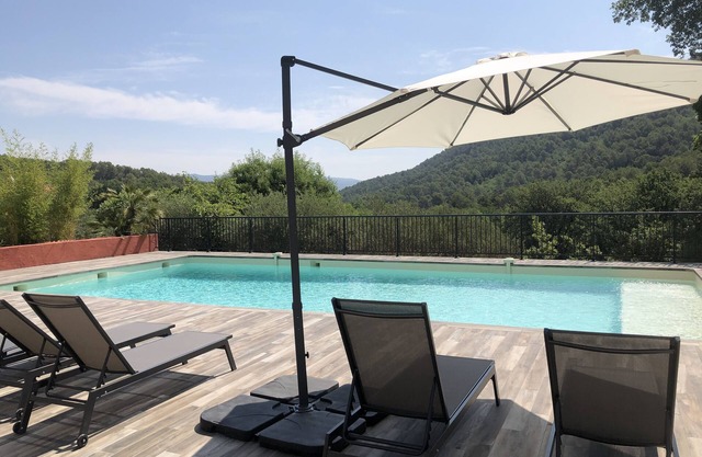 House for 2 people in an estate with swimming pools, tennis court and river