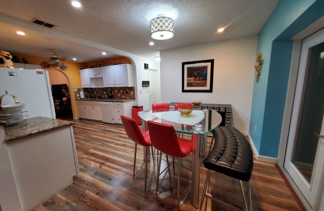 House For Big Family and a group of Friends .