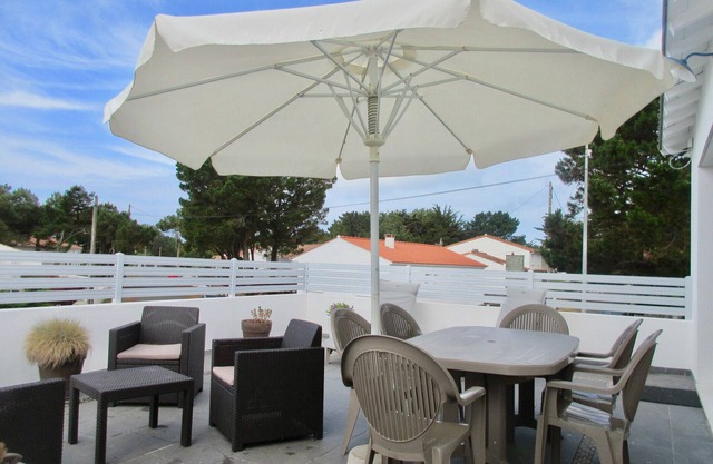 House for 6 - garden and terrace - 300m beach