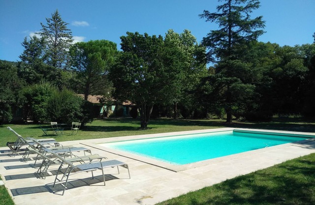 House with large pool in the heart of the Luberon